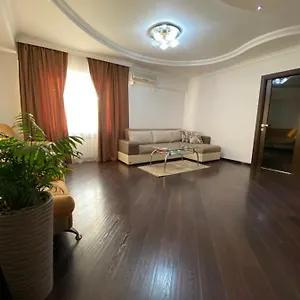 freedom-apartment.aboutbakuhotels.com/