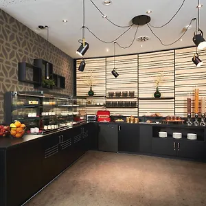 Leonardo West 酒店
