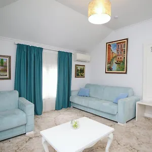 Art 4* Tirana