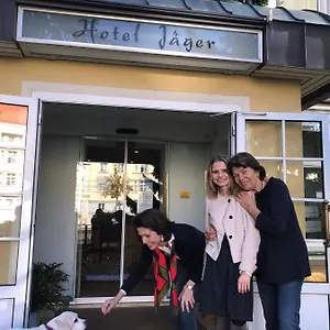 Jaeger - Family Tradition Since 1911 Bécs